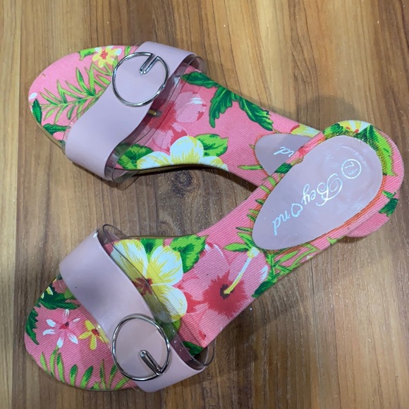 Beyond- 7.5 Kitten Pink Floral Heels - Picture 2 of 12
